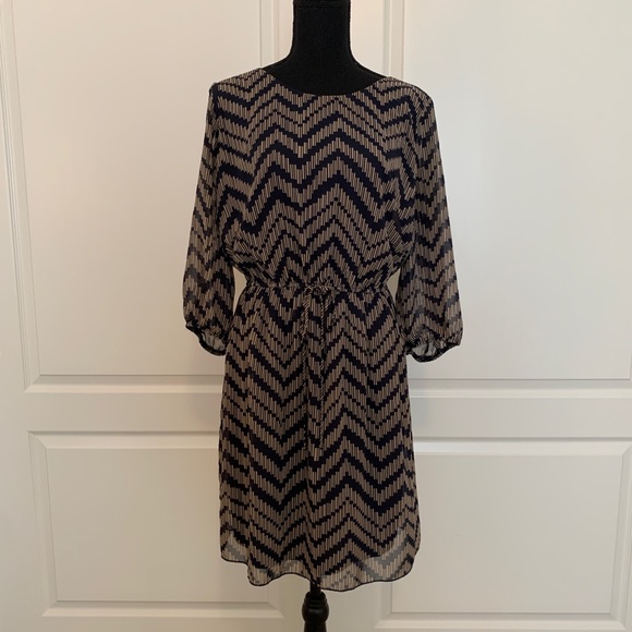 💙👗 Chevron Print Dress 💙👗 - Picture 5 of 13